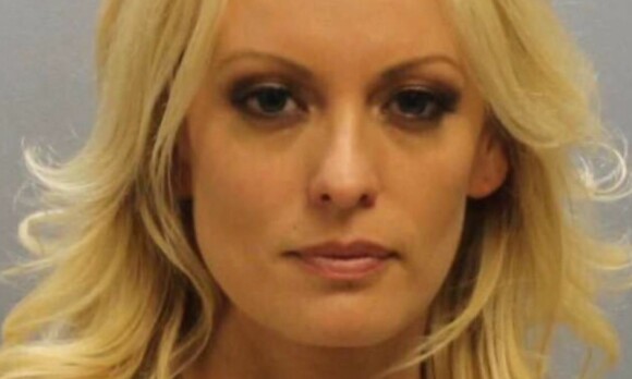 Trumps pornostjerne-fiende pågrepet på strippeklubb: - Det var en feil